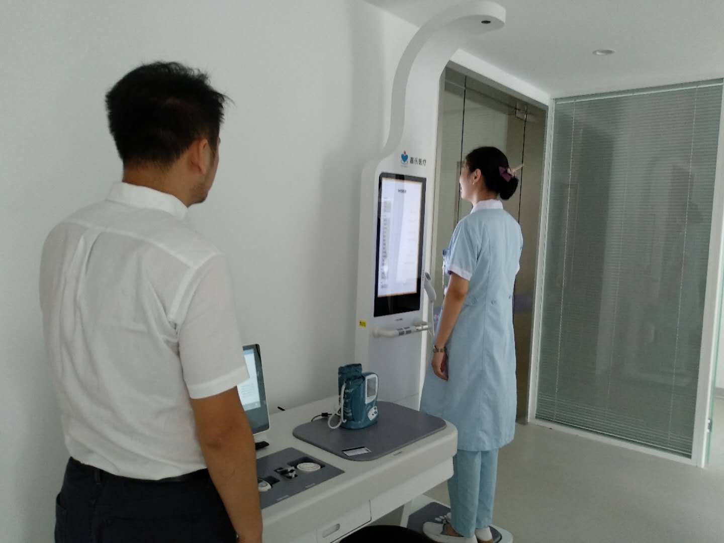 康養(yǎng)社區(qū)中的健康管理設(shè)備有哪些？健康一體機(jī)適合康養(yǎng)社區(qū)嗎？